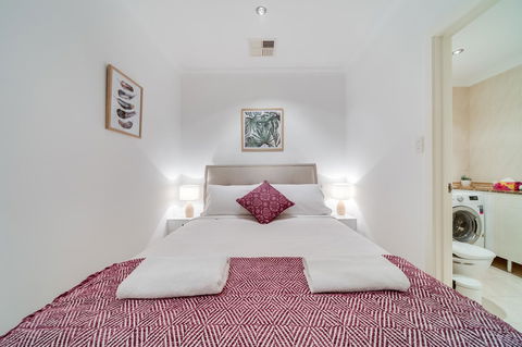 York Apartments On Grenfell - Accommodation Burleigh 10