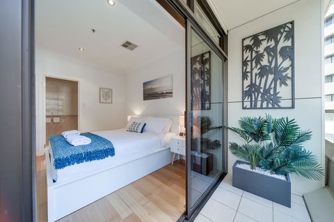 York Apartments On Grenfell - Accommodation Burleigh 5