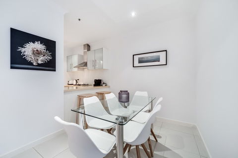 York Apartments On Grenfell - Accommodation Burleigh 6