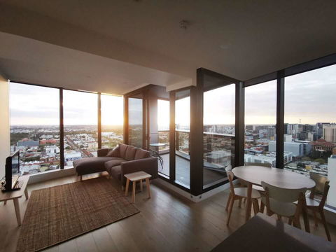 Modern CBD Apartment With Panoramic View - Accommodation Burleigh 0