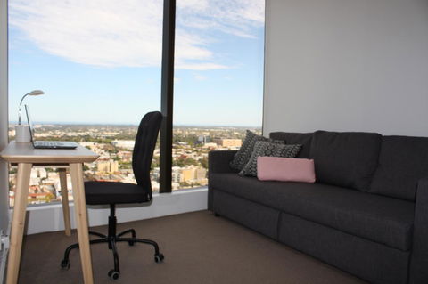 Modern CBD Apartment With Panoramic View - Accommodation Burleigh 4
