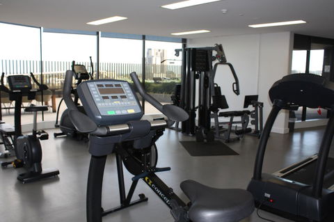 Modern CBD Apartment With Panoramic View - Accommodation Burleigh 8