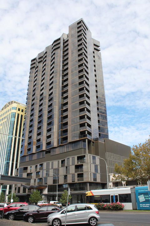 Modern CBD Apartment With Panoramic View - Accommodation Burleigh 6