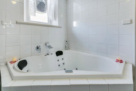 \'THE CHURCH\' Guest Home, Gawler Barossa Region - Accommodation Burleigh 6