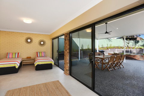 Port Of Call - Port Willunga - C21 SouthCoast Holidays - Accommodation Burleigh 22