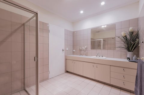 Adelaide Style Accommodation-Close To City-North Adelaide-3 Bdrm- FREE Parking - Accommodation Burleigh 31