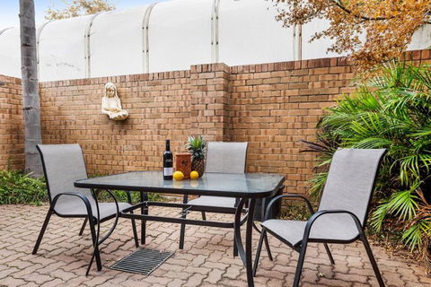 Adelaide Style Accommodation-Close To City-North Adelaide-3 Bdrm- FREE Parking - Accommodation Burleigh 24