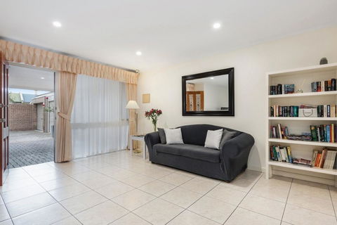 Adelaide Style Accommodation-Close To City-North Adelaide-3 Bdrm- FREE Parking - Accommodation Burleigh 7