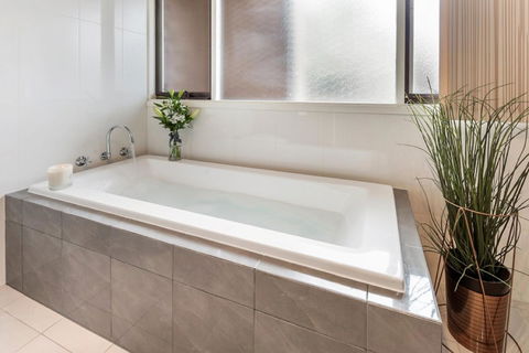Adelaide Style Accommodation-Close To City-North Adelaide-3 Bdrm- FREE Parking - Accommodation Burleigh 2