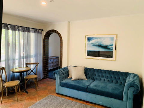 The Manor Basket Range - Accommodation Burleigh 12