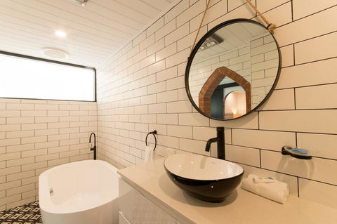 The Manor Basket Range - Accommodation Burleigh 2