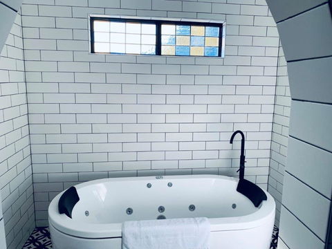 The Manor Basket Range - Accommodation Burleigh 11