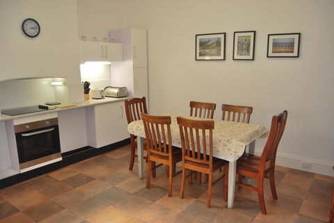 Jacaranda Cottage - Accommodation Burleigh 9