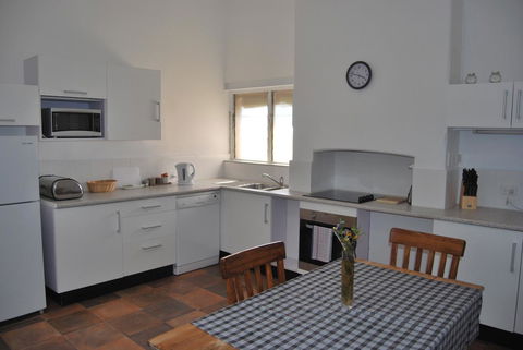 Jacaranda Cottage - Accommodation Burleigh 8