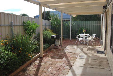 Jacaranda Cottage - Accommodation Burleigh 5