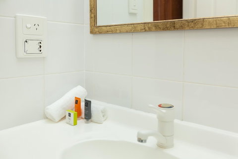 Majestic Tynte Street Apartments - Accommodation Burleigh 15