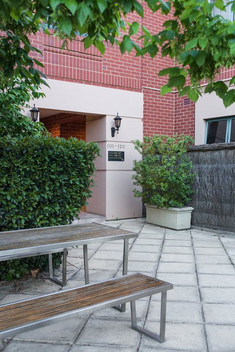 Majestic Tynte Street Apartments - Accommodation Burleigh 5