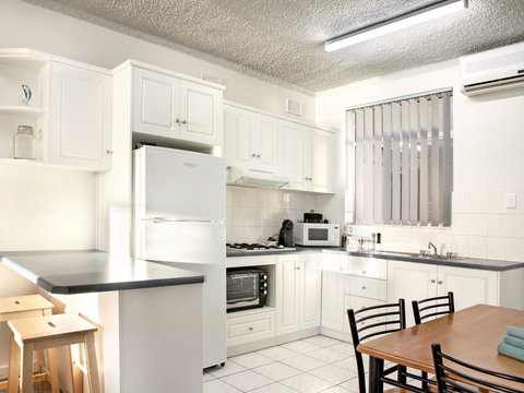 Seaview Sunset Holiday Apartments - Accommodation Burleigh 34