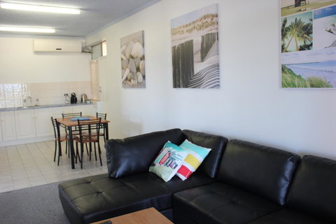 Seaview Sunset Holiday Apartments - Accommodation Burleigh 8