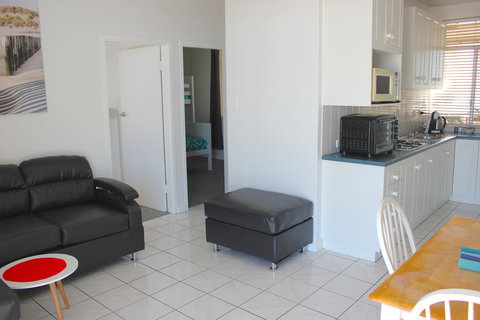 Seaview Sunset Holiday Apartments - Accommodation Burleigh 11