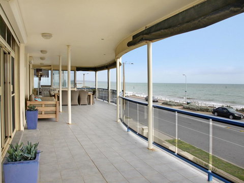 Seaview Sunset Holiday Apartments - Accommodation Burleigh 25