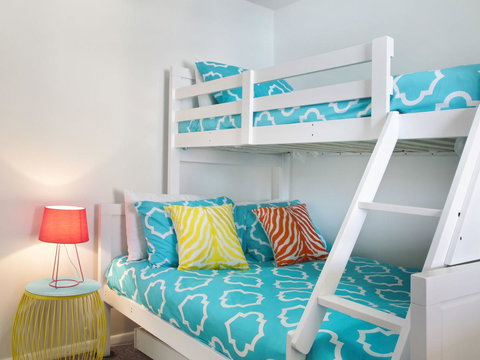 Seaview Sunset Holiday Apartments - Accommodation Burleigh 10