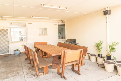 Seaview Sunset Holiday Apartments - Accommodation Burleigh 7