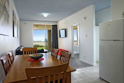 Seaview Sunset Holiday Apartments - Accommodation Burleigh 43