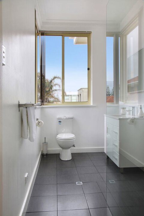 Seaview Sunset Holiday Apartments - Accommodation Burleigh 22
