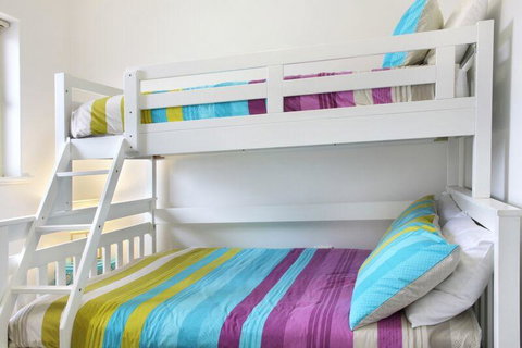 Seaview Sunset Holiday Apartments - Accommodation Burleigh 32