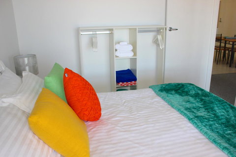 Seaview Sunset Holiday Apartments - Accommodation Burleigh 9
