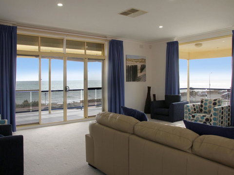 Seaview Sunset Holiday Apartments - Accommodation Burleigh 23