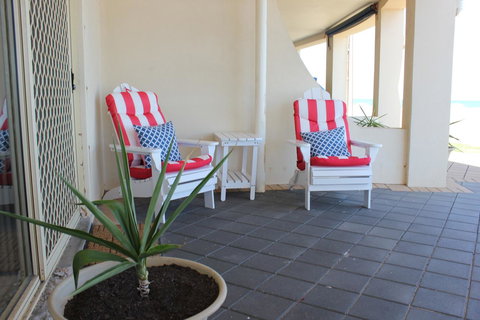 Seaview Sunset Holiday Apartments - Accommodation Burleigh 12