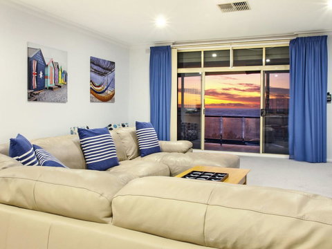 Seaview Sunset Holiday Apartments - Accommodation Burleigh 24