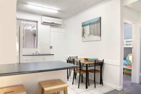 Seaview Sunset Holiday Apartments - Accommodation Burleigh 42