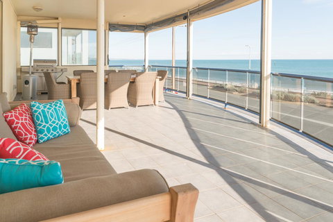 Seaview Sunset Holiday Apartments - Accommodation Burleigh 6