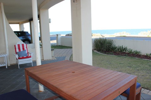 Seaview Sunset Holiday Apartments - Accommodation Burleigh 18