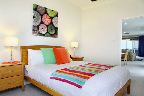 Seaview Sunset Holiday Apartments - Accommodation Burleigh 33