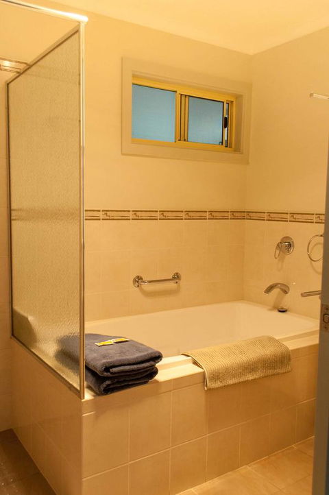 Admirals Inn - Accommodation Burleigh 10
