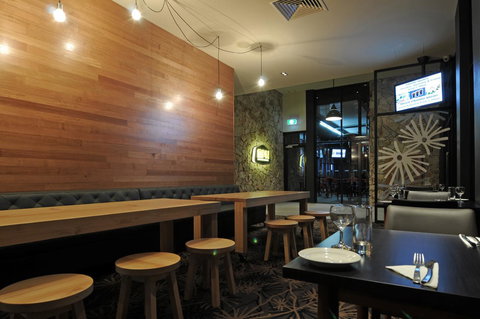 Mansfield Park Hotel - Accommodation Burleigh 5