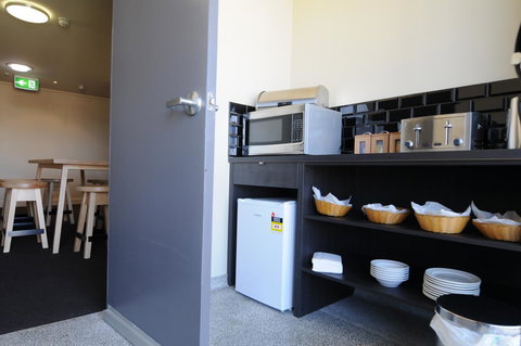 Mansfield Park Hotel - Accommodation Burleigh 6