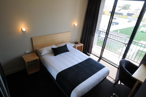 Mansfield Park Hotel - Accommodation Burleigh 12