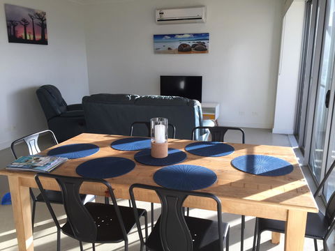 Penneshaw Oceanview Apartments - Accommodation Burleigh 13