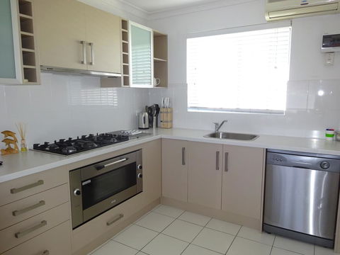 Selene Holiday Apartment @West Beach - Accommodation Burleigh 16