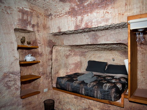 Ali\'s Underground Studio - Accommodation Burleigh 9