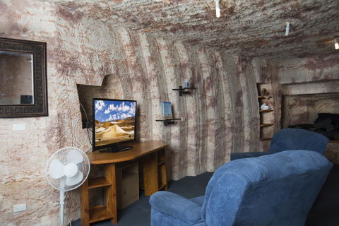 Ali\'s Underground Studio - Accommodation Burleigh 0