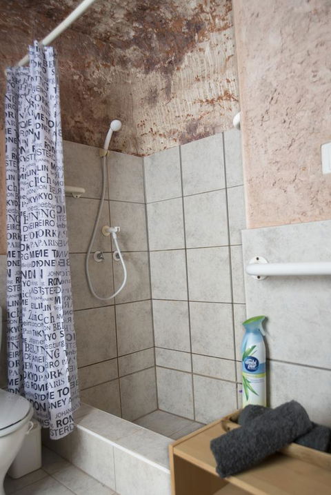 Ali\'s Underground Studio - Accommodation Burleigh 11