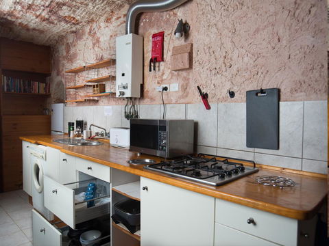 Ali\'s Underground Studio - Accommodation Burleigh 4