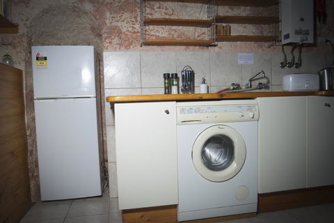 Ali\'s Underground Studio - Accommodation Burleigh 5