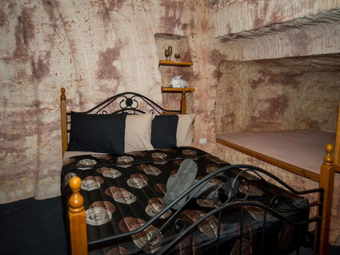 Ali\'s Underground Studio - Accommodation Burleigh 8